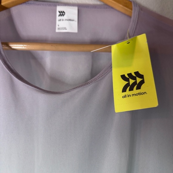 New All In Motion Woman’s Small Gradient Mesh Boxy Crop Top - Picture 4 of 10
